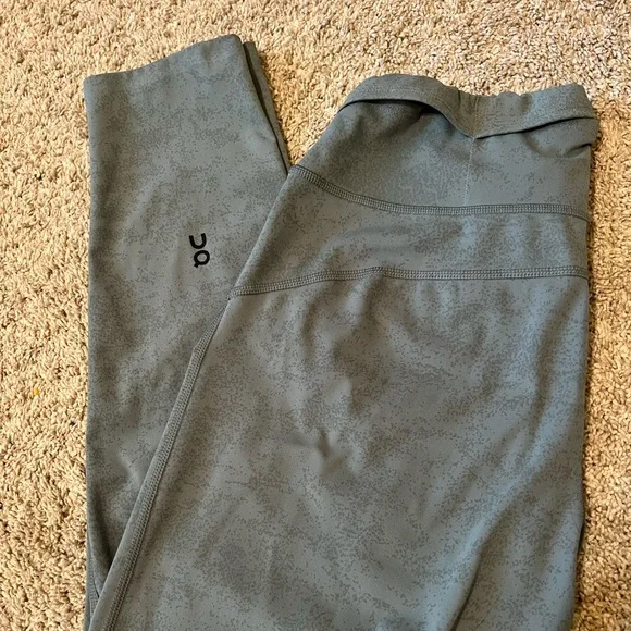 On Running Green Leggings - Picture 4 of 5